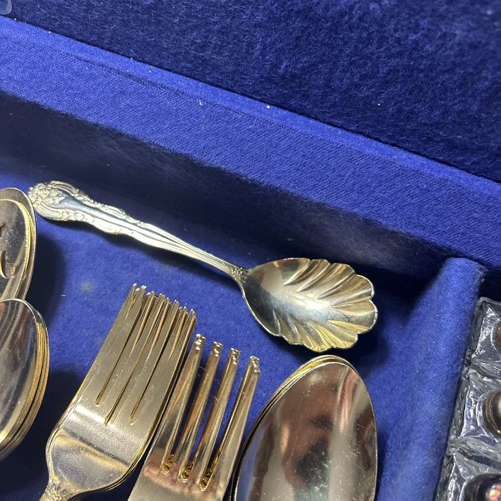 International Silver Company San Marcos 70 Pc 24kt Gold Plated Flatware Set